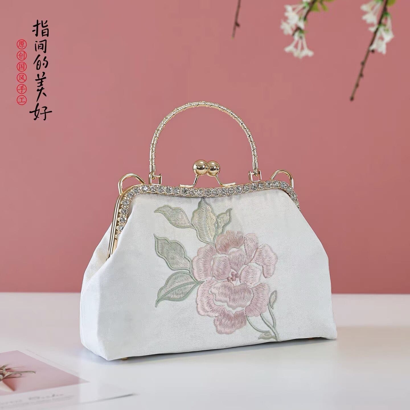 Pearl frame floral embroidered handbag